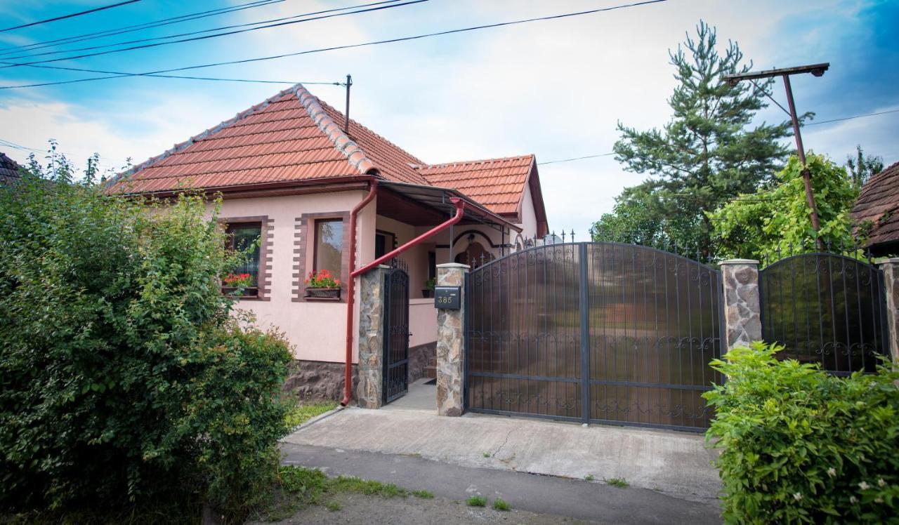 Peris Erika'S Holiday Cottage מראה חיצוני תמונה