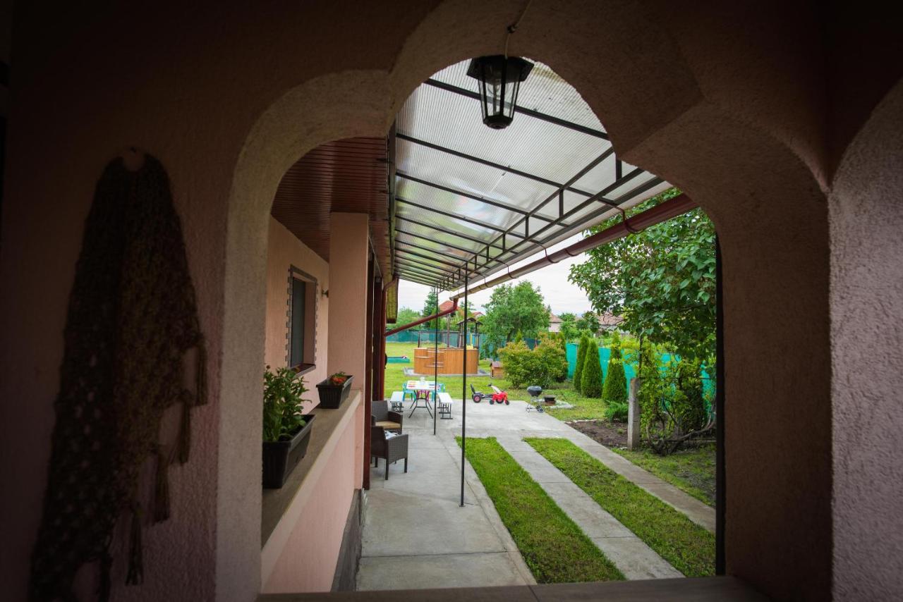 Peris Erika'S Holiday Cottage מראה חיצוני תמונה