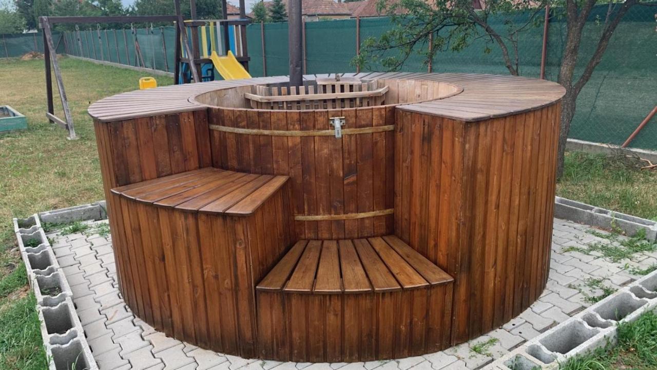 Peris Erika'S Holiday Cottage מראה חיצוני תמונה